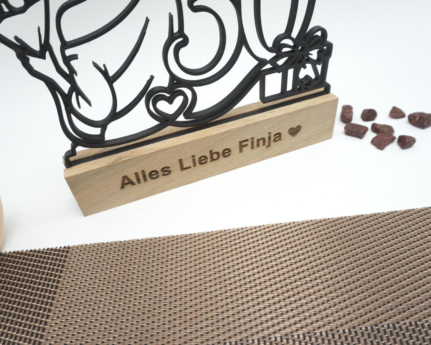 Line Art Figur Frau mit Zahl 30