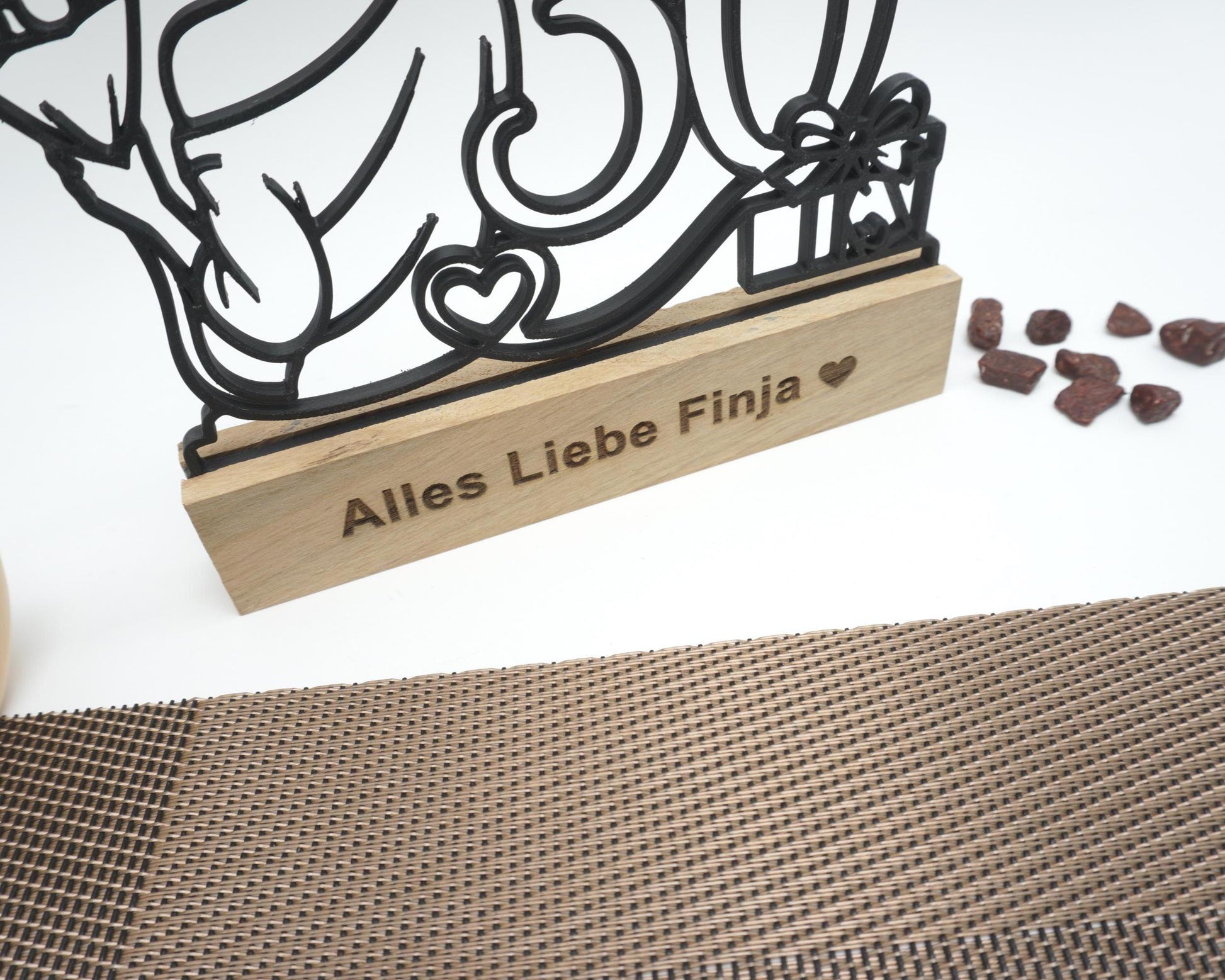 Line Art Figur Frau mit Zahl 30
