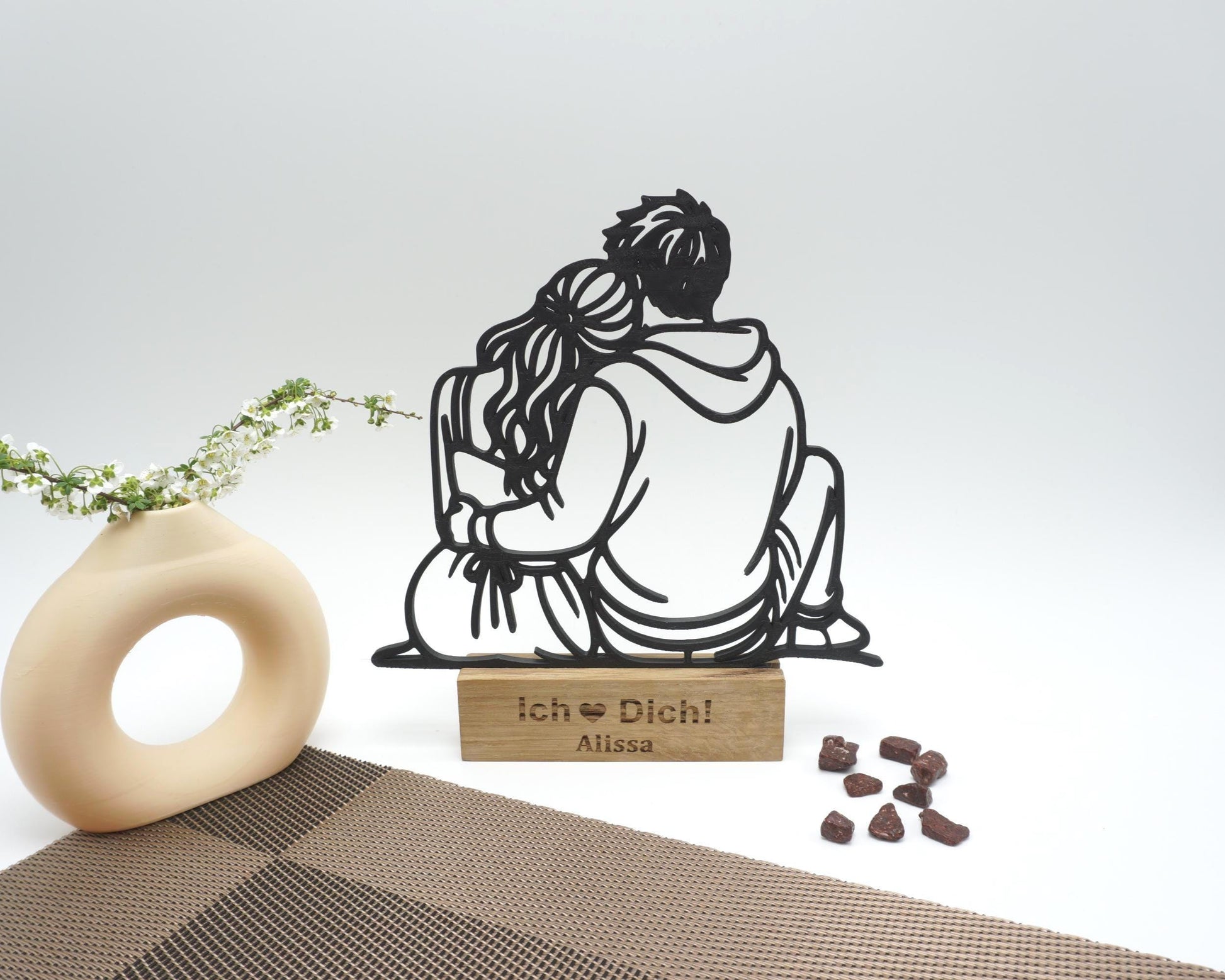 personalisiertes Herz Geschenk mit Holzsockel modern