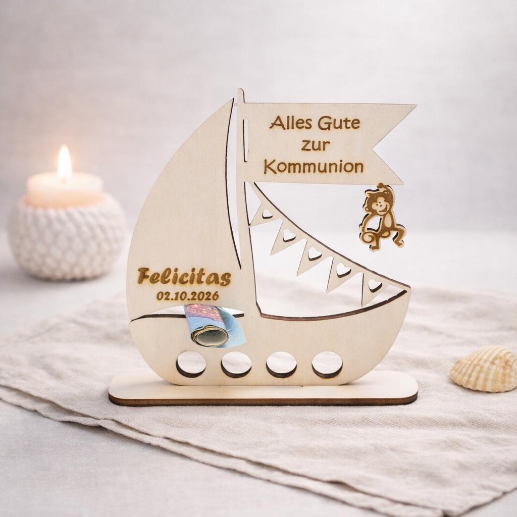 Geldgeschenk Kommunion aus Holz Segelboot mit Gravur