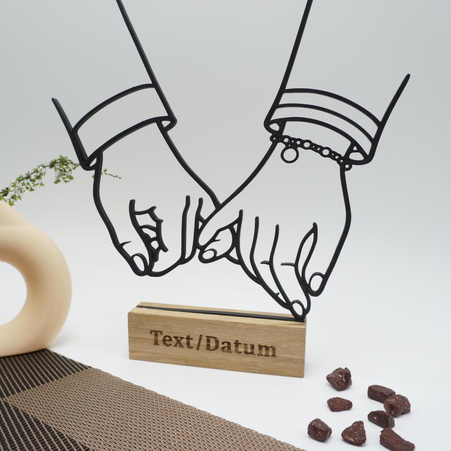 Romantisches Geschenk für Freundin mit personalisierter Line Art Hände Skulptur