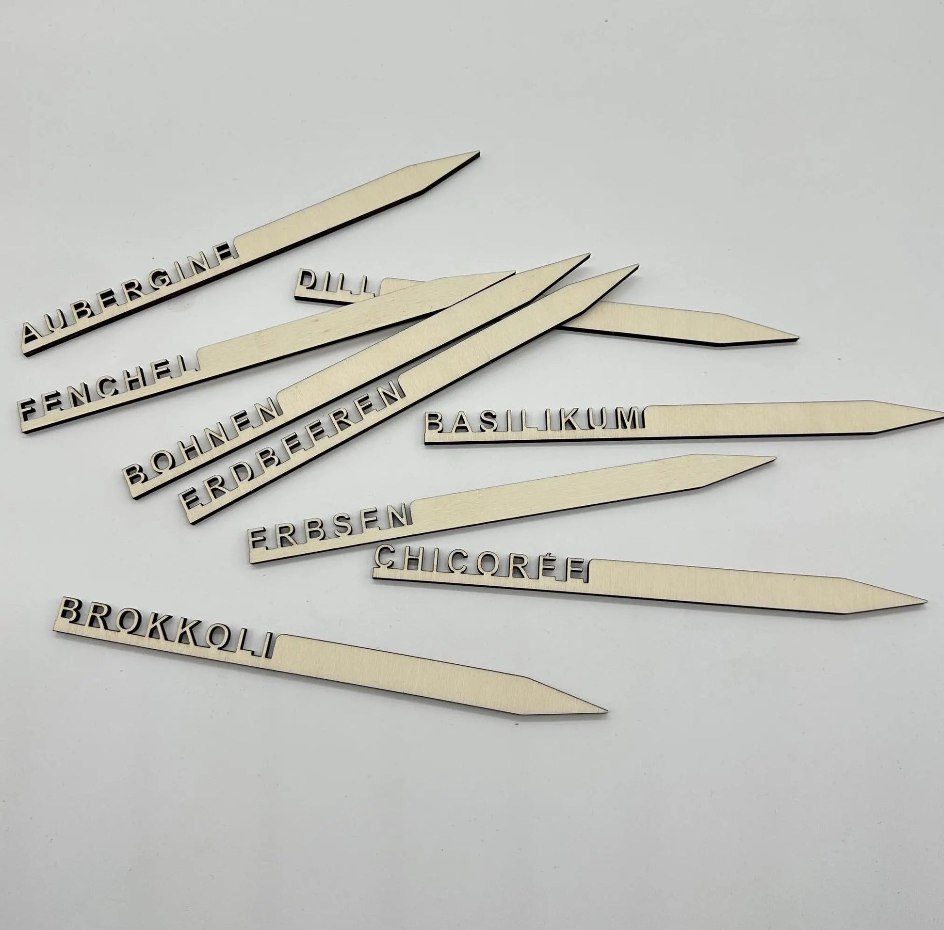 Personalisierte Pflanzenstecker aus Holz KreativoBasteln