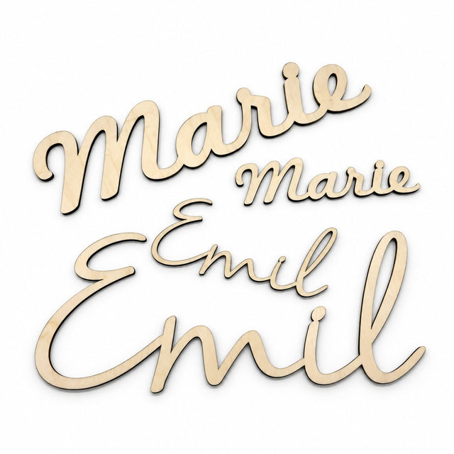 Namensschilder aus Holz: Marie und Emil in jeweils zwei Größen.
