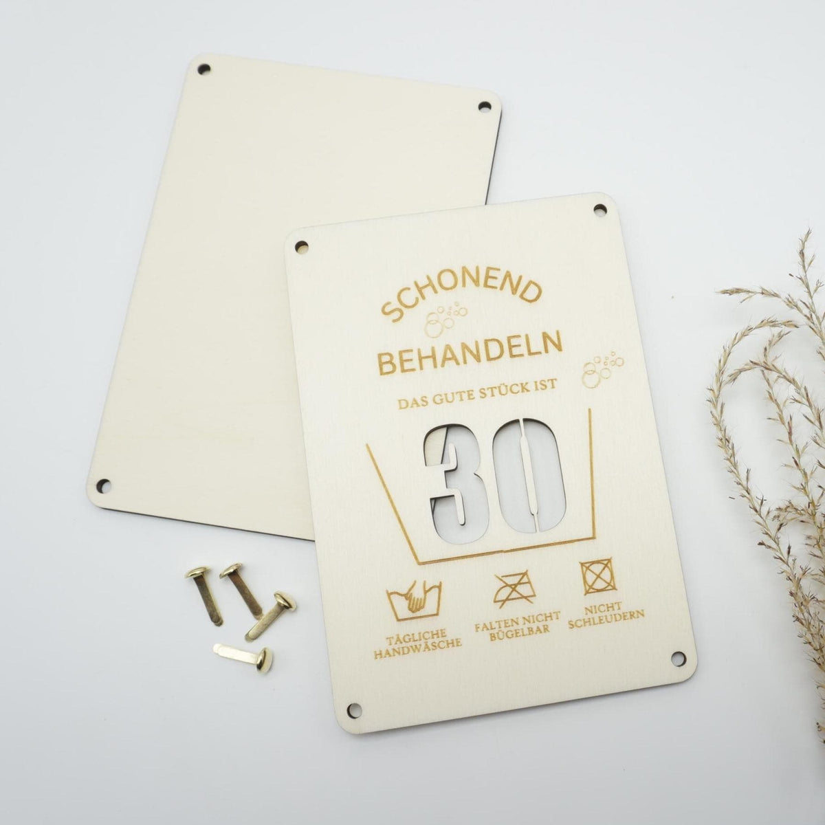 Modernes Geldgeschenk aus Holz als kreative Geschenkidee zum Geburtstag