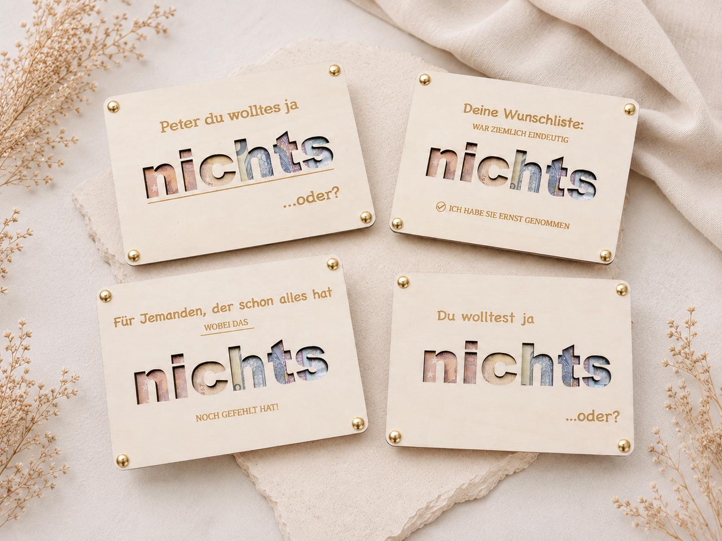 Lustiges Geldgeschenk nichts aus Holz mit vier verschiedenen Motiven als kreative Geldverpackung für Geburtstag.