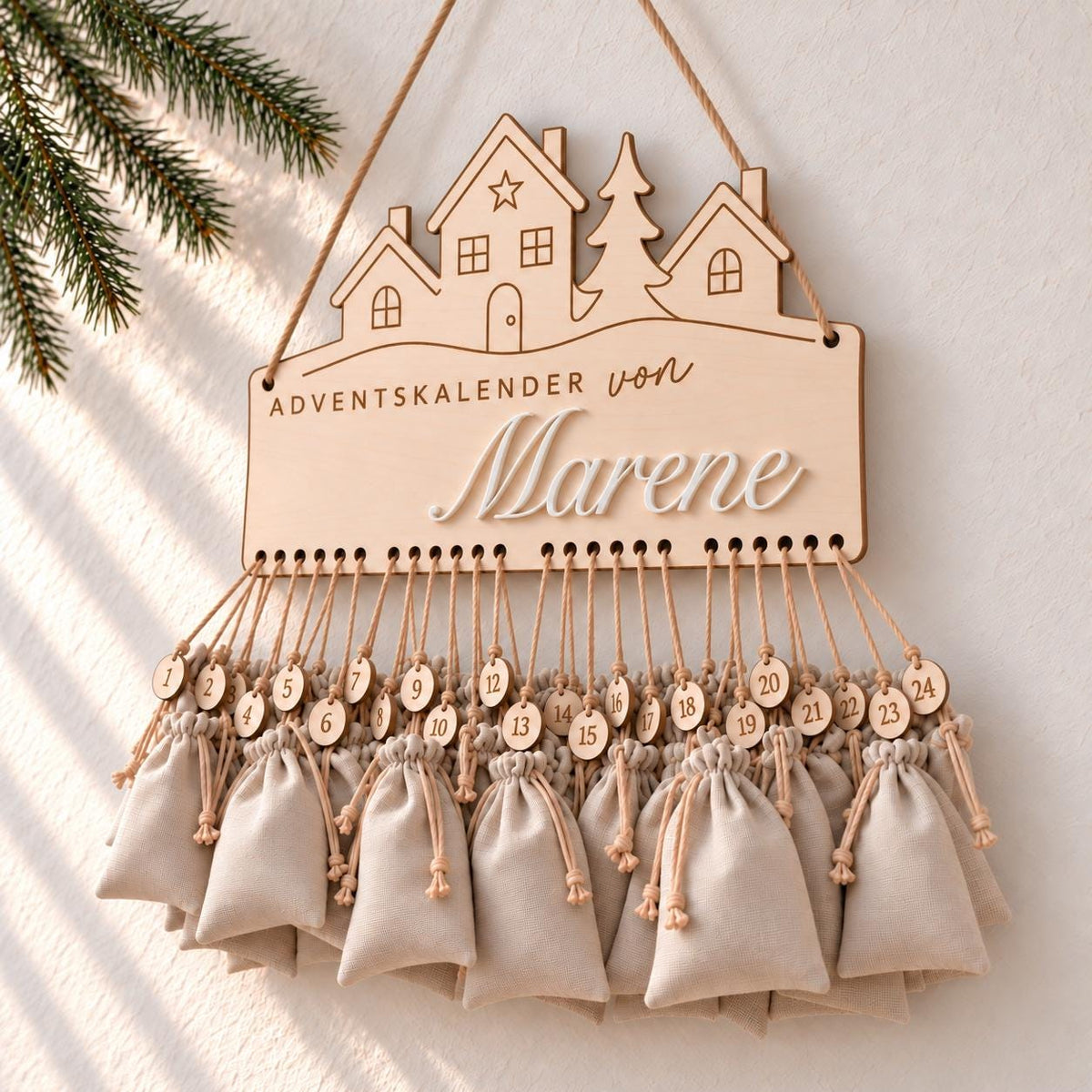 Adventskalender aus Holz mit 3D-Name – Motiv Häuser