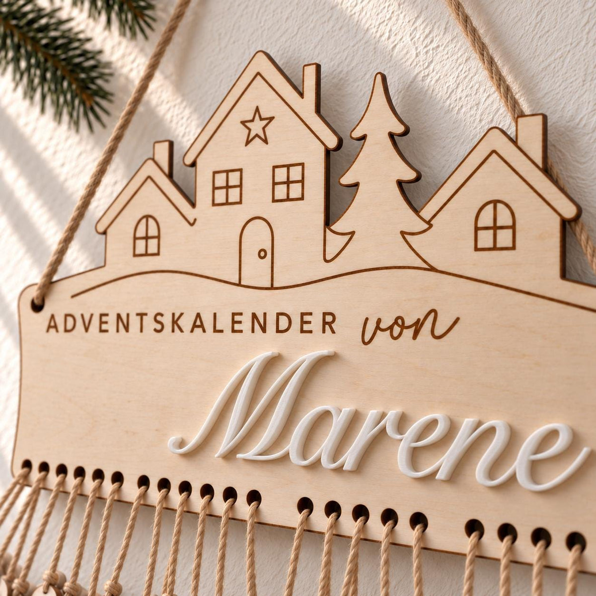 Adventskalender aus Holz mit 3D-Name – Motiv Häuser