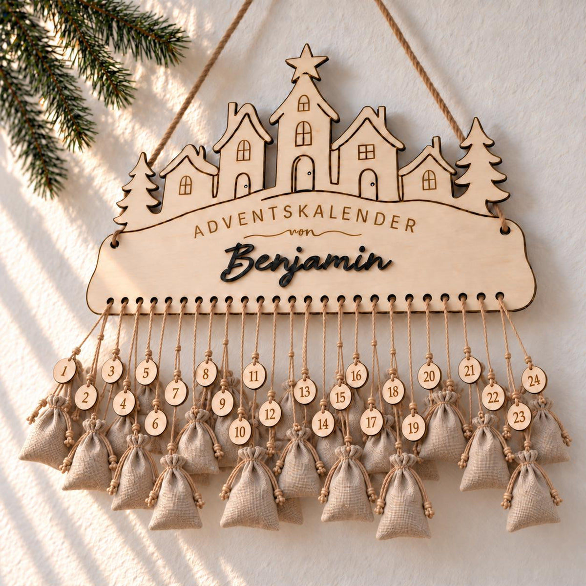 Adventskalender aus Holz mit 3D-Name – Motiv Häuser