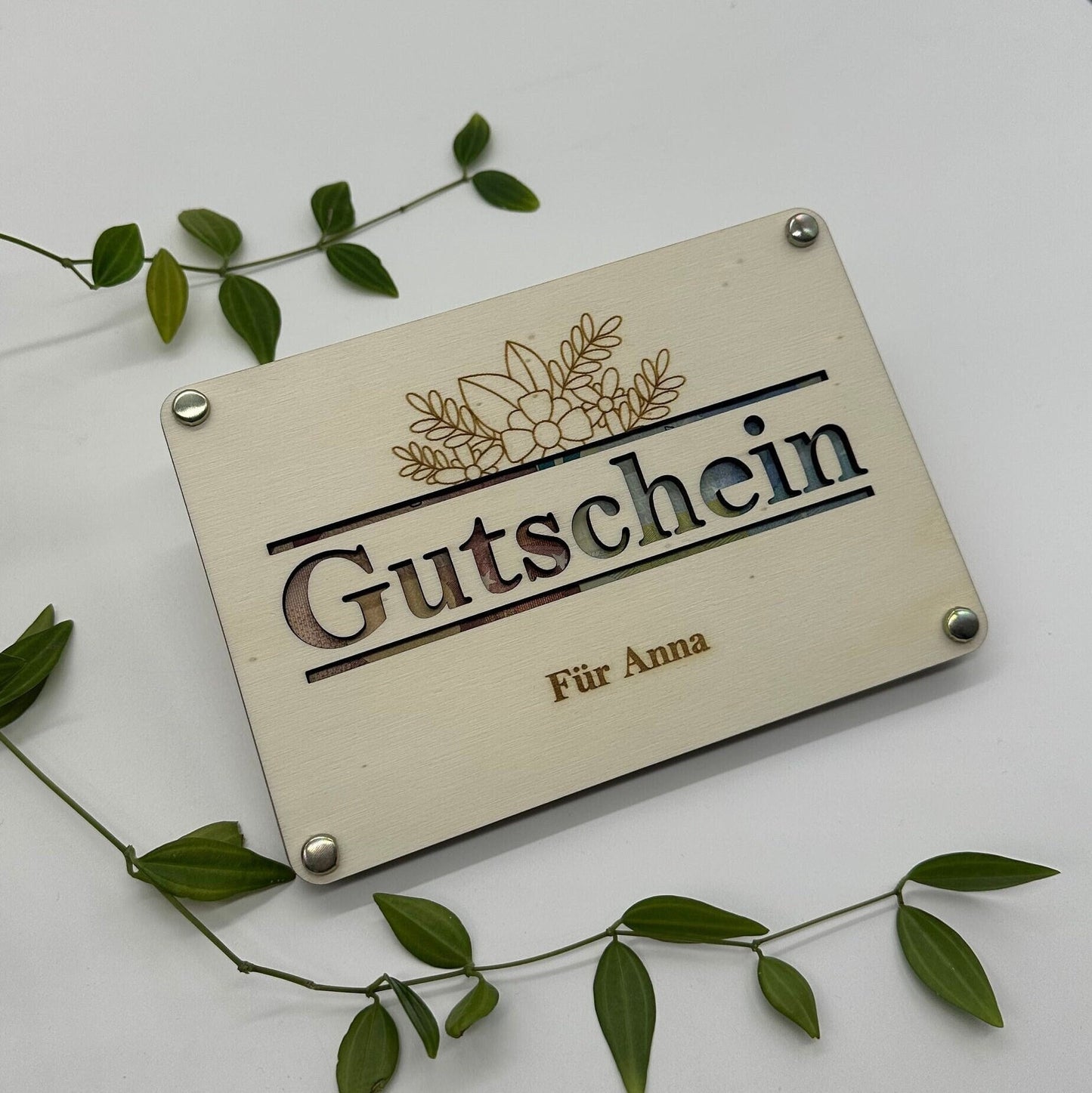 Personalisierbarer Gutschein aus Holz