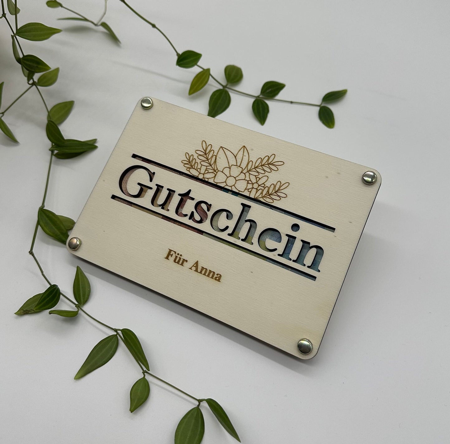 Personalisierbarer Gutschein aus Holz