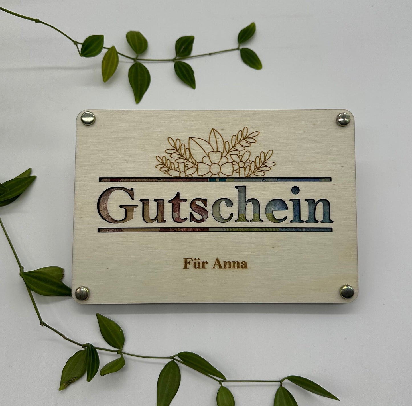 Personalisierbarer Gutschein aus Holz